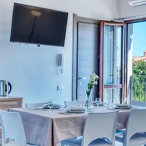 Ferienhaus Izzhome Cozy Sunflowers, Pula